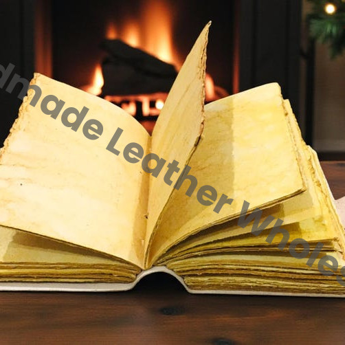 Large Leather “Merry Christmas” Journal – Vintage Handmade Notebook with Antique Lock | Gift Edition.