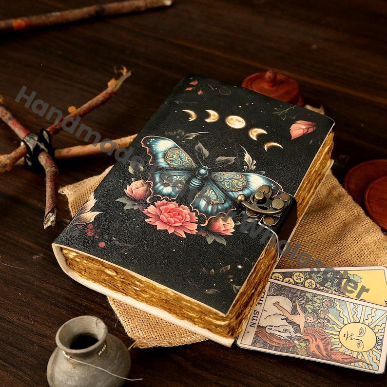 Luna Moth Leather Journal – Blank Spell Book of Shadows with Vintage Lock, Witchcraft Grimoire, Wiccan Pagan Gothic Gift, Dn